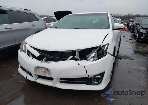 2014 Toyota Camry Se z USA, uszkodzony, nr VIN 4T1BF1FK8EU757553